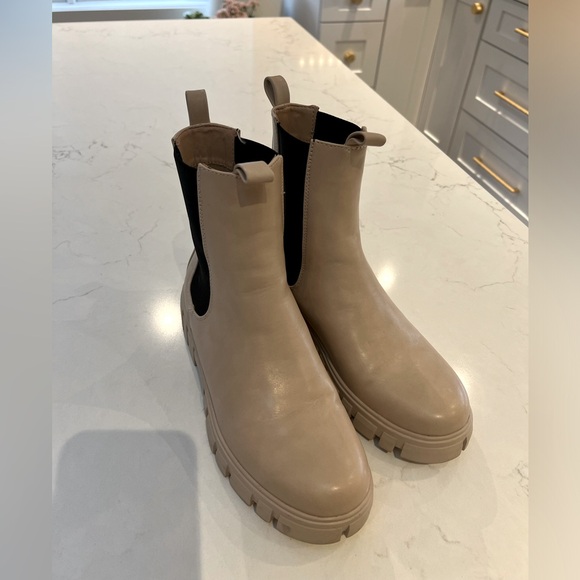 Vero Moda SIWIE COLOURBLOCK BOOTS in Cream/Tan & Black. US SIZE 8. Never Worn. - Picture 2 of 5